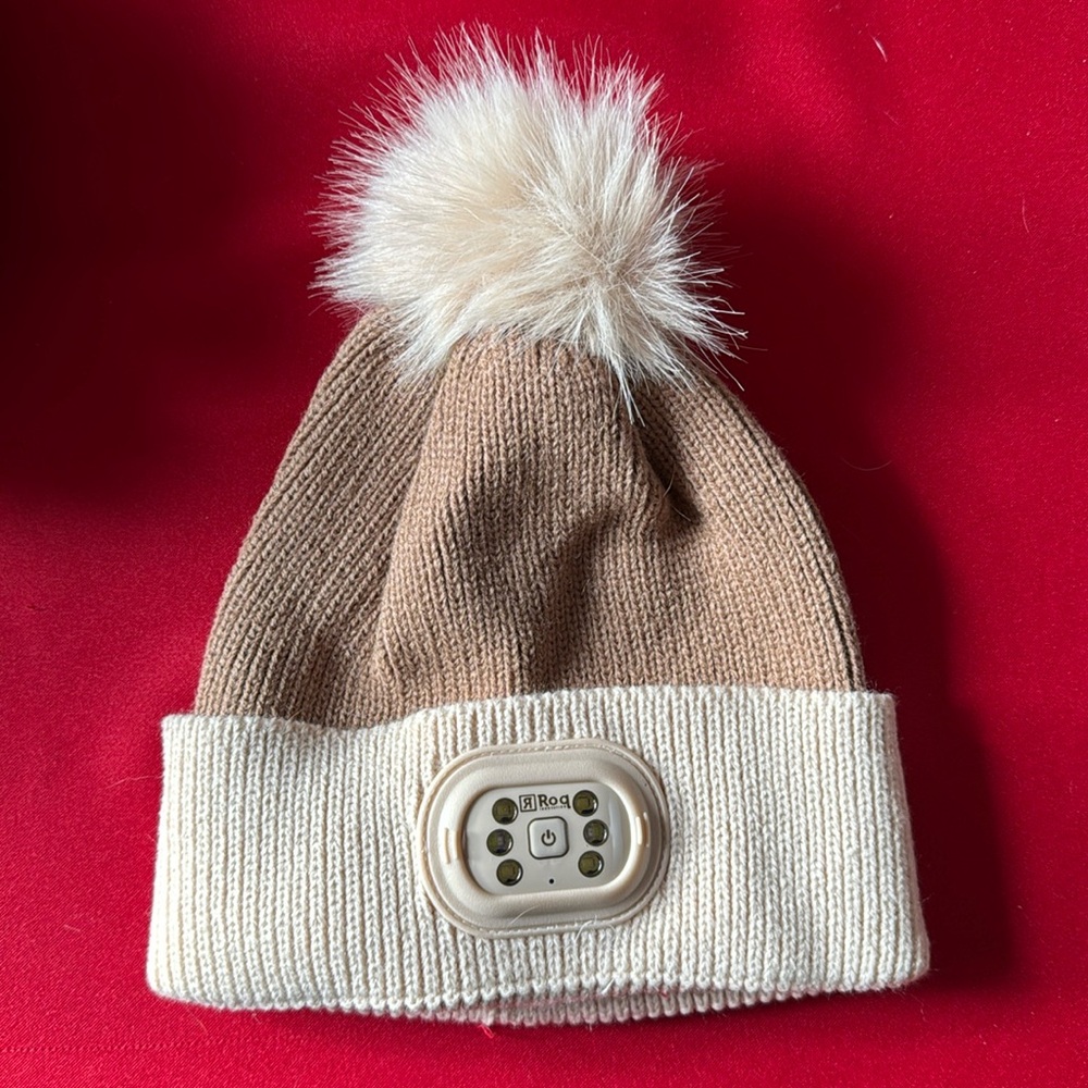 NWT HEAD LIGHTZ pompom beanie with rechargeable LED light - Picture 3 of 6